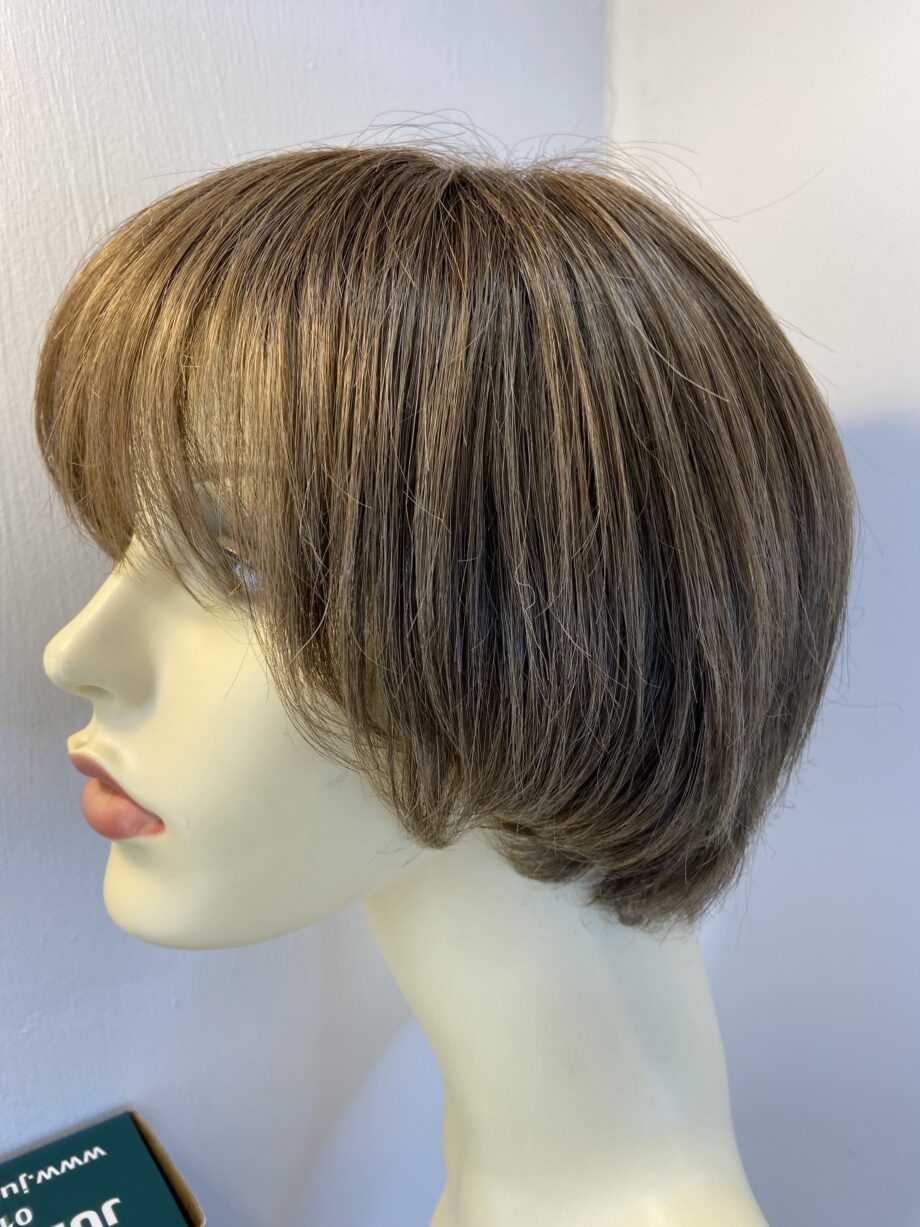 Judy plum short brown boxed wig. Bbrms702