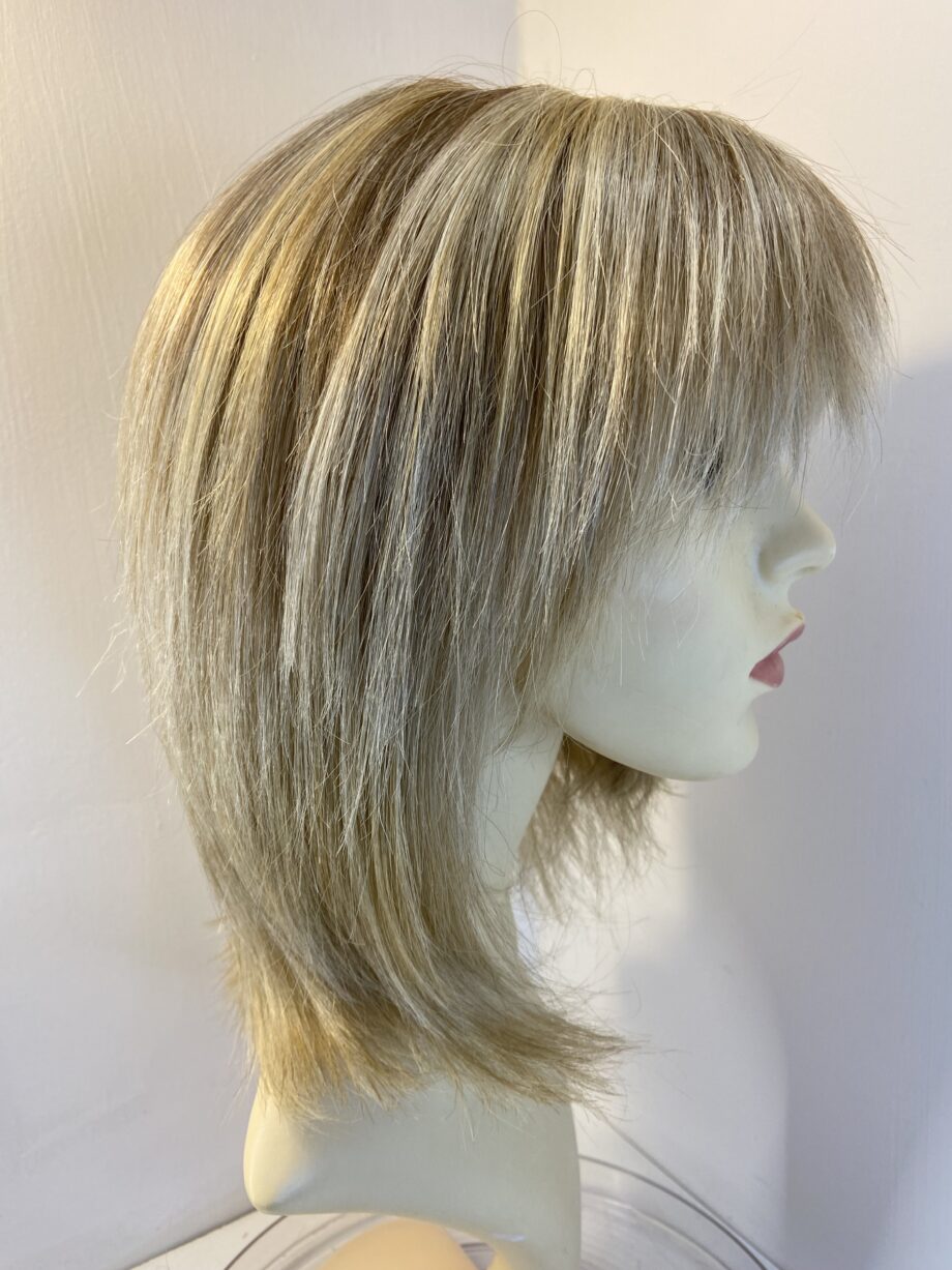 Lovely blonde wig. Blms213