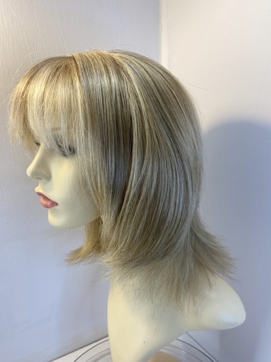 Lovely blonde wig. Blms213