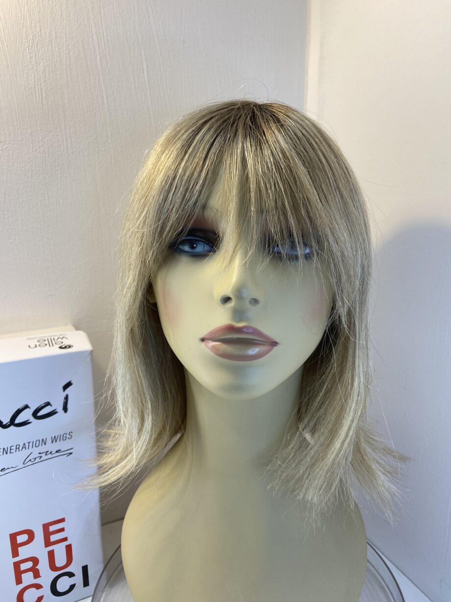 Rooted blonde wig. Bblls701