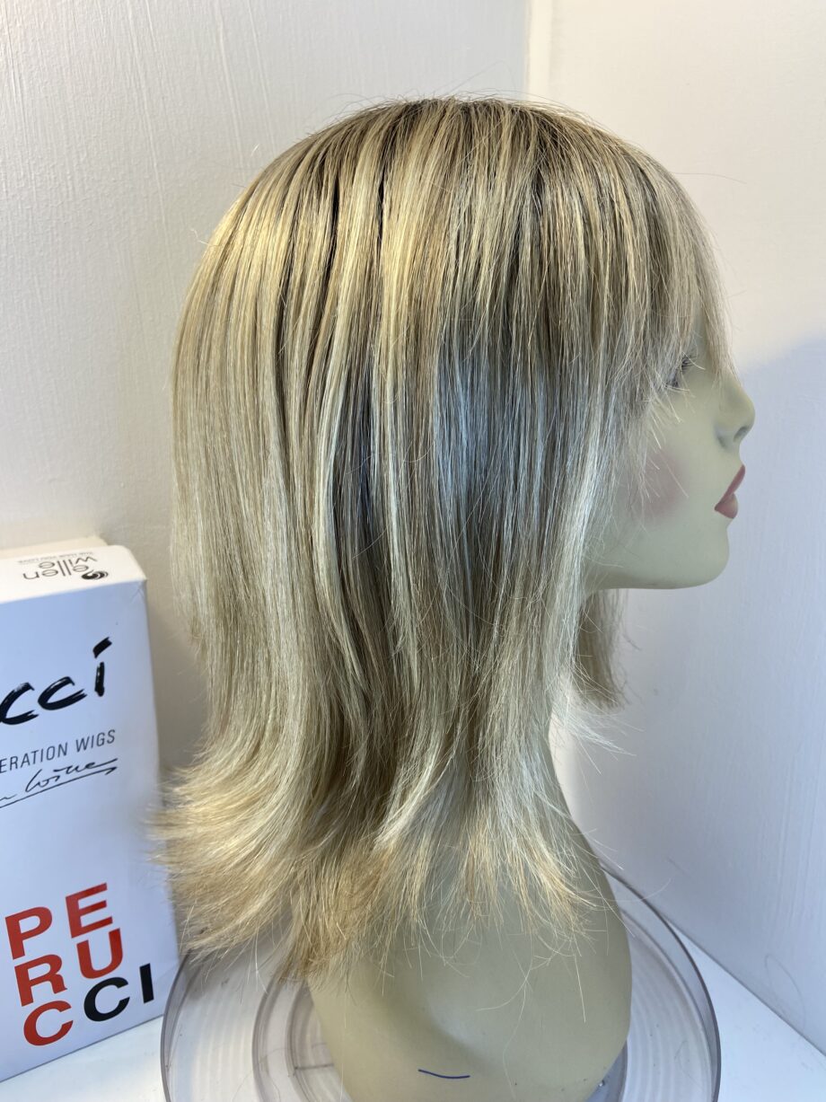 Rooted blonde wig. Bblls701