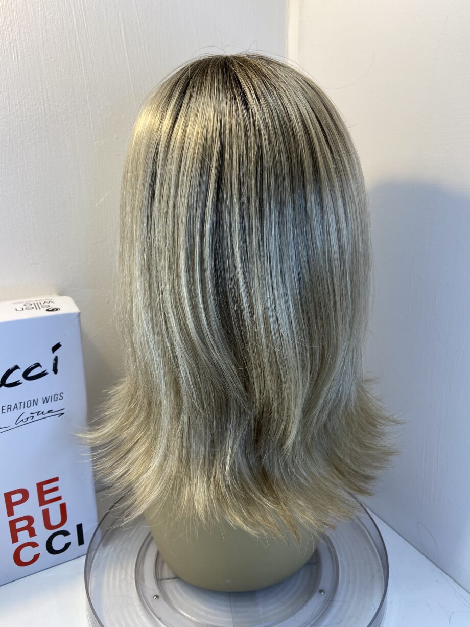 Rooted blonde wig. Bblls701