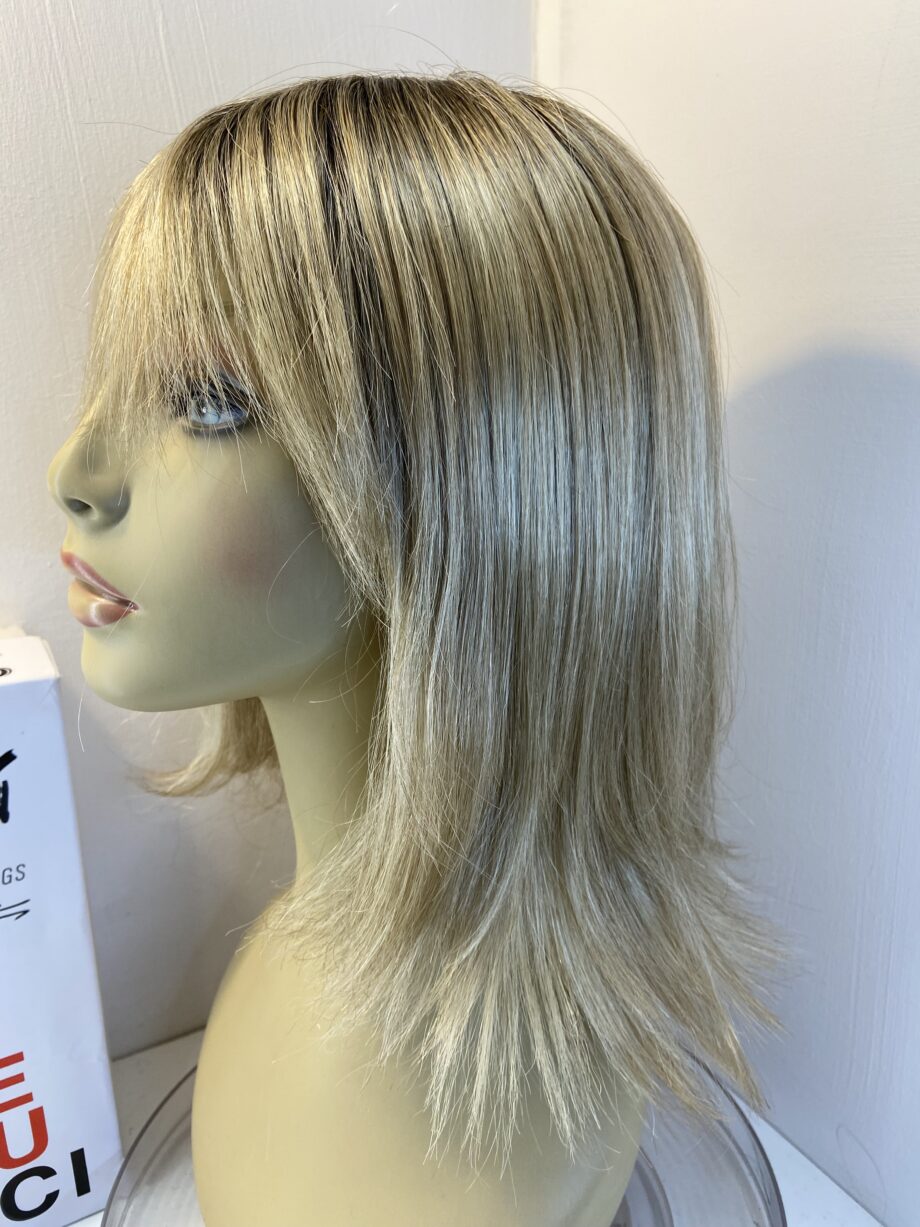 Rooted blonde wig. Bblls701