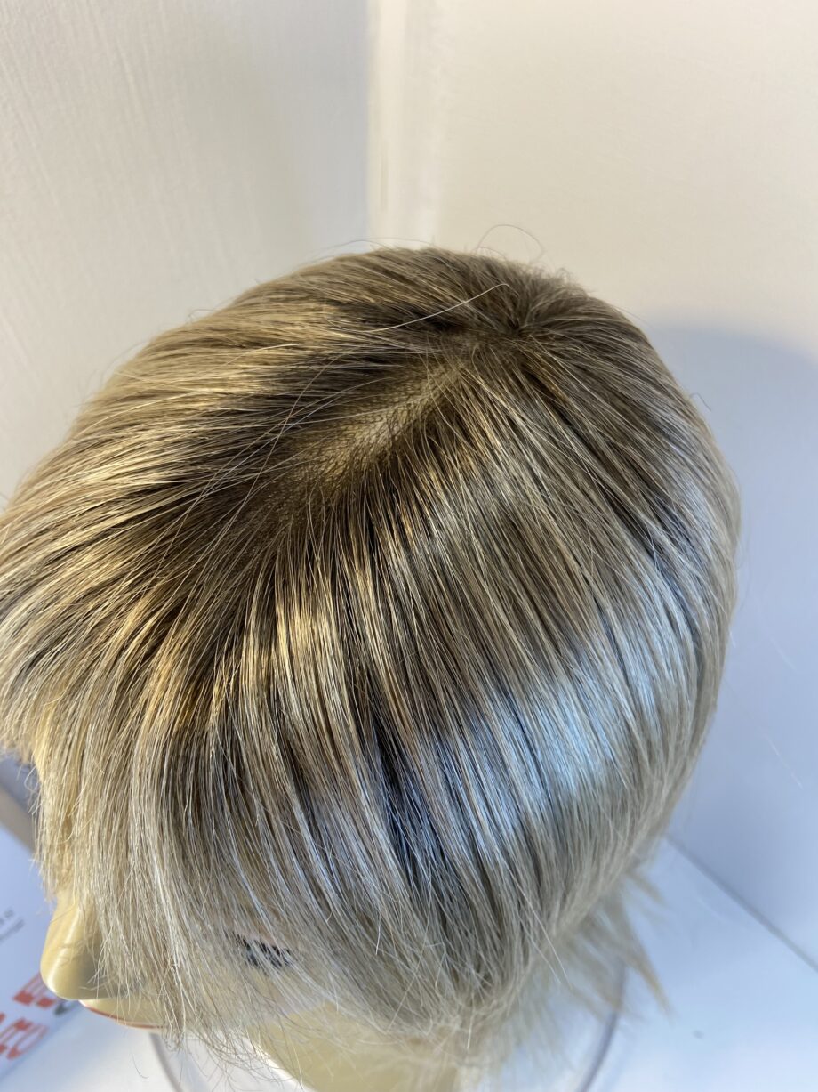 Rooted blonde wig. Bblls701