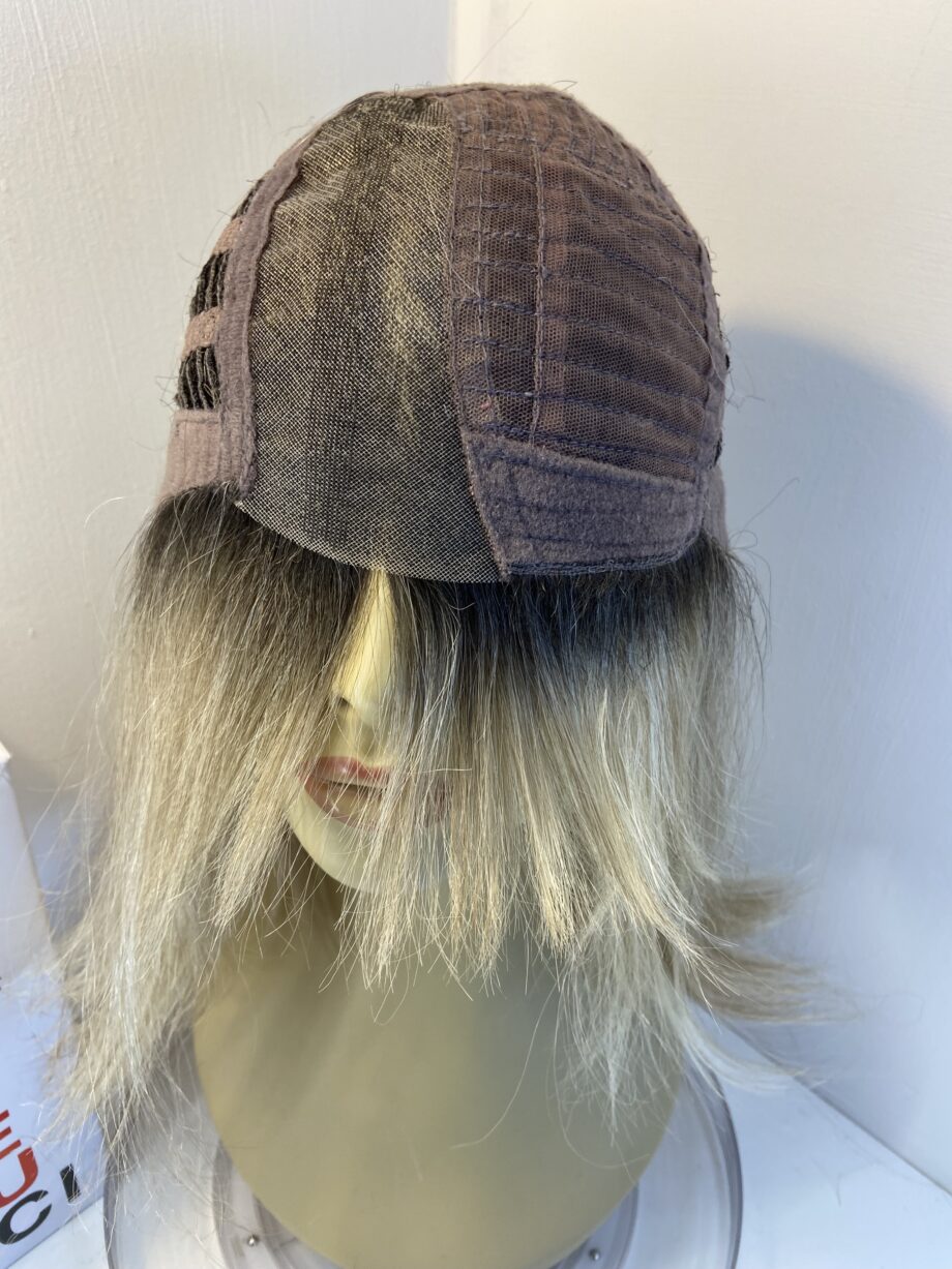 Rooted blonde wig. Bblls701