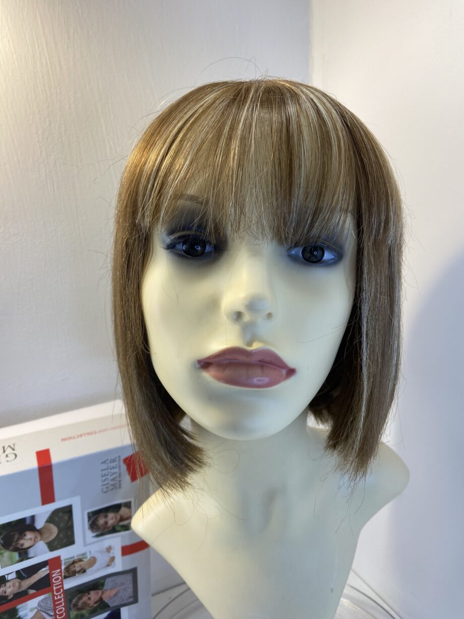 Highlighted brown wig. Bblms702