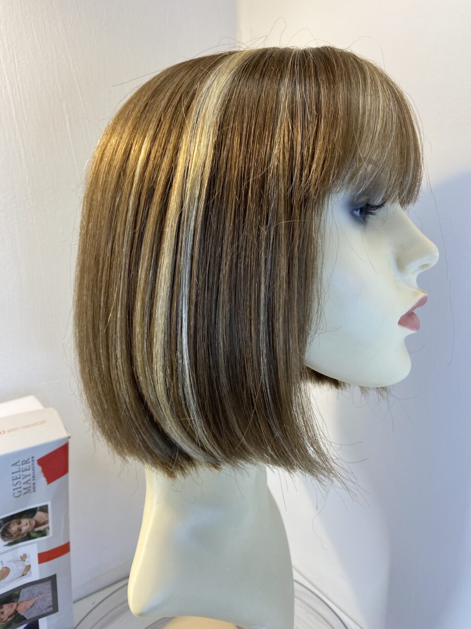 Highlighted brown wig. Bblms702
