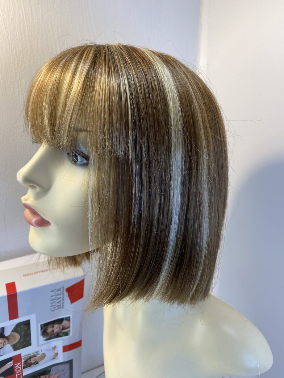 Highlighted brown wig. Bblms702