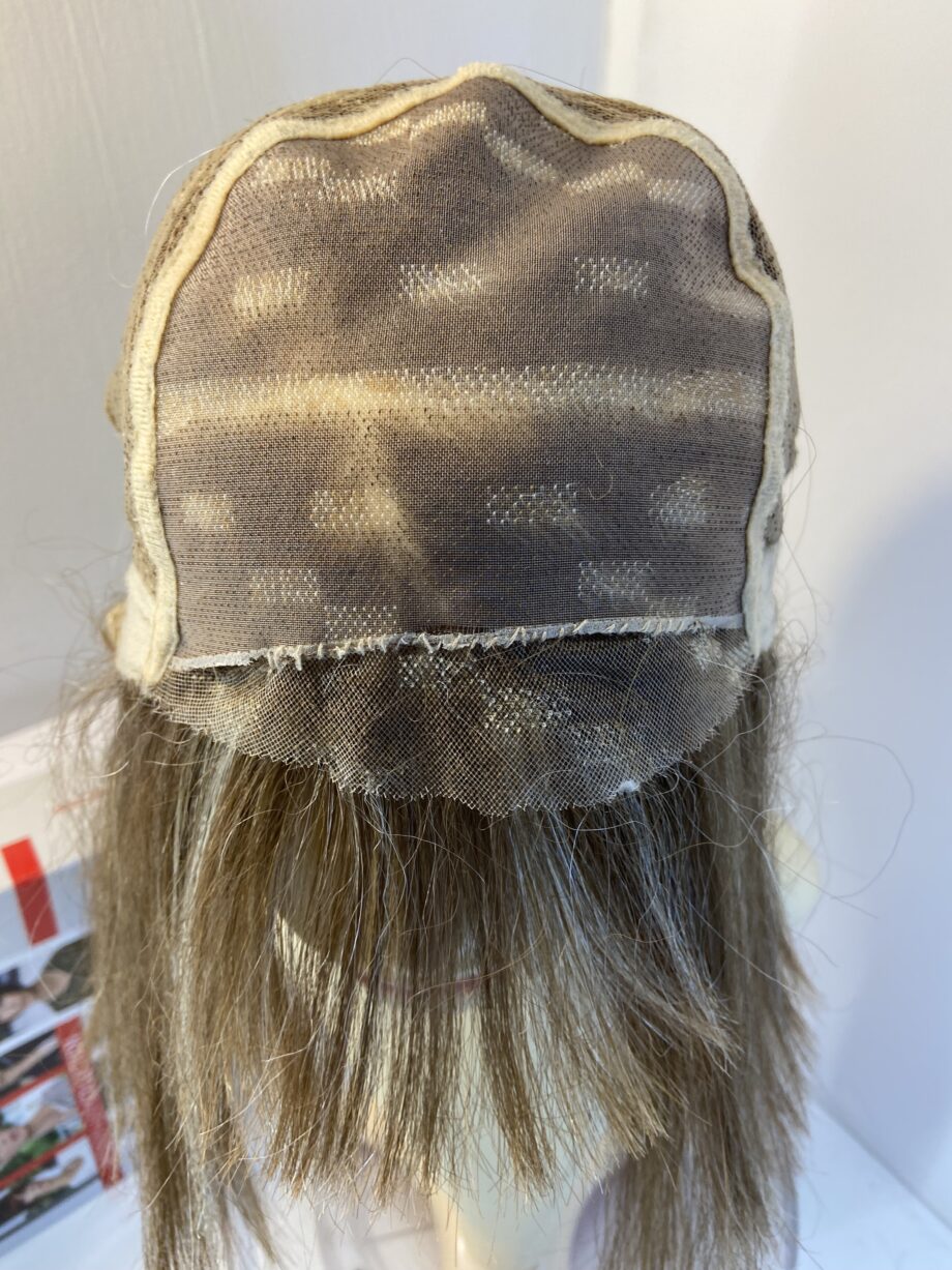 Highlighted brown wig. Bblms702