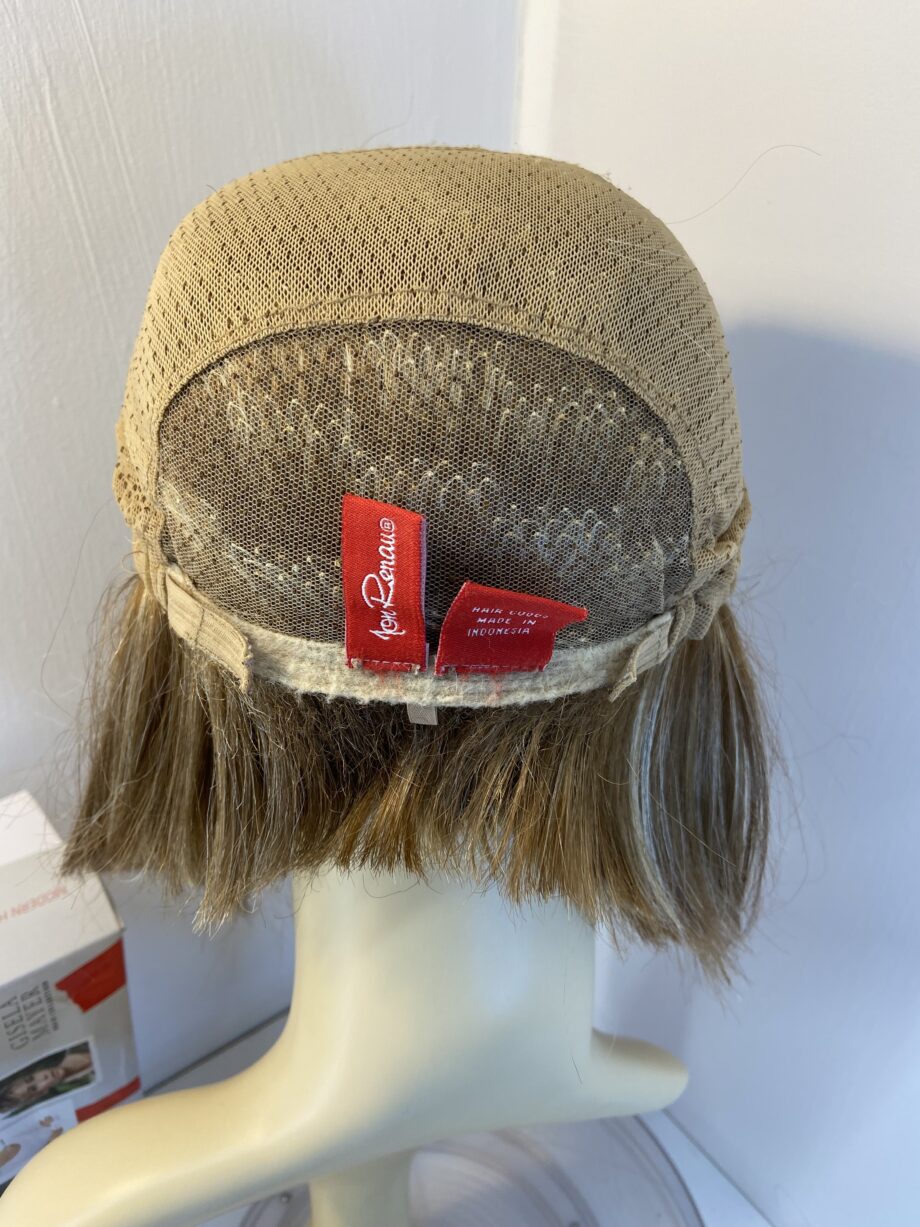 Highlighted brown wig. Bblms702