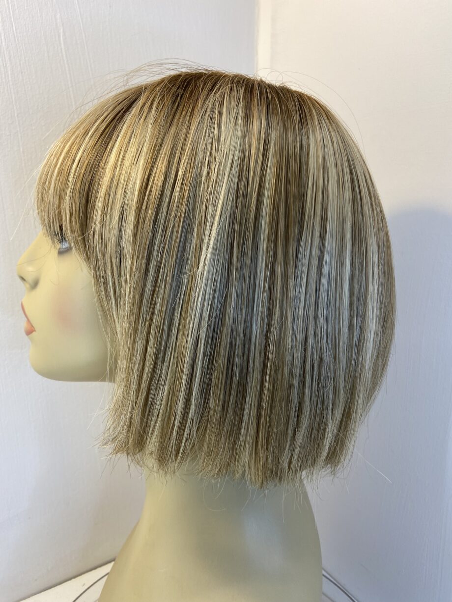 Blonde rooted wig. Blms214