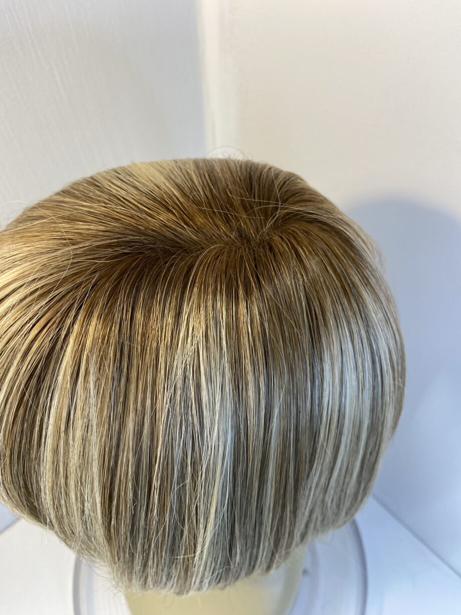 Blonde rooted wig. Blms214