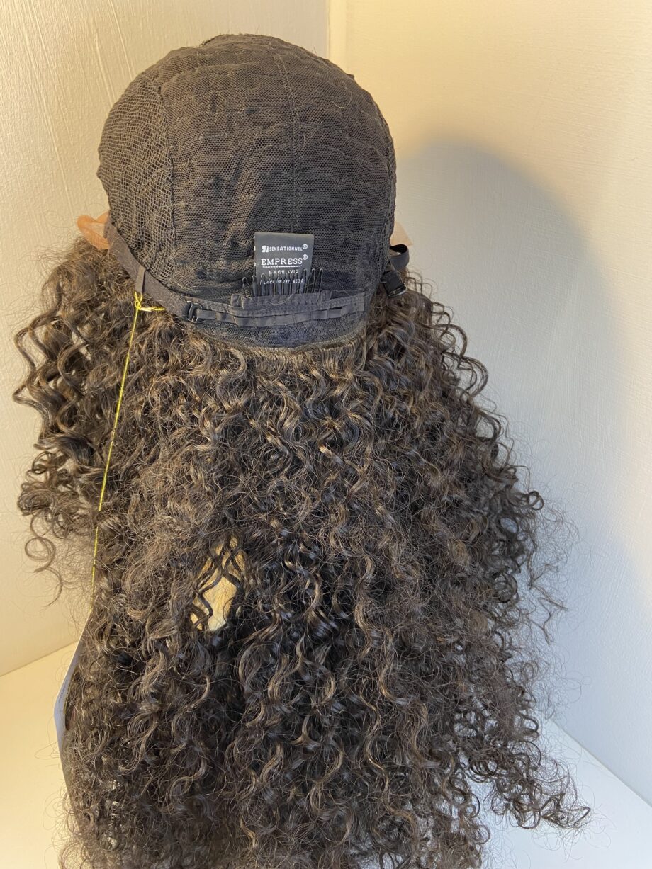 New long curly black wig. Bllc216