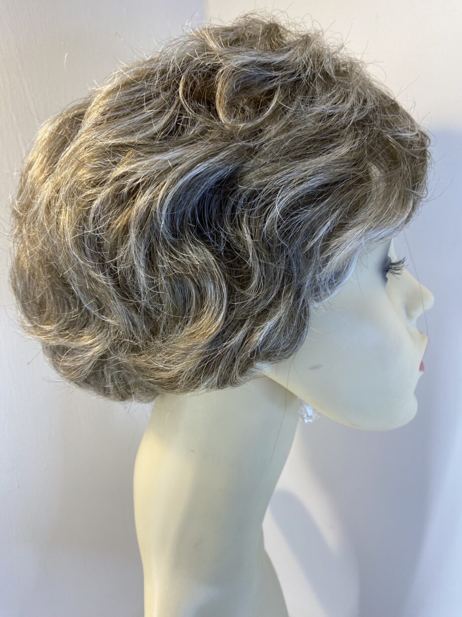 New blonde frosted pearl wig. Bblsc704