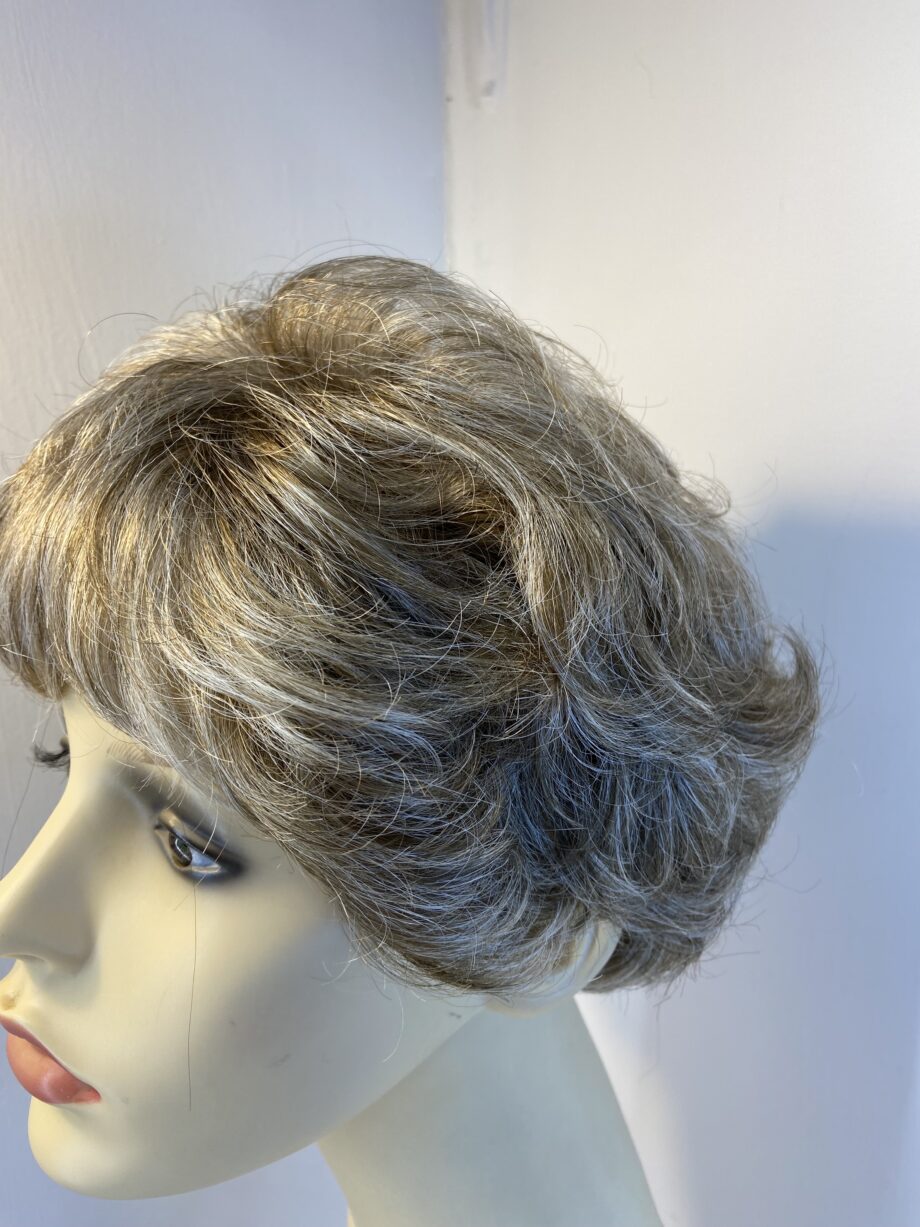 New blonde frosted pearl wig. Bblsc704