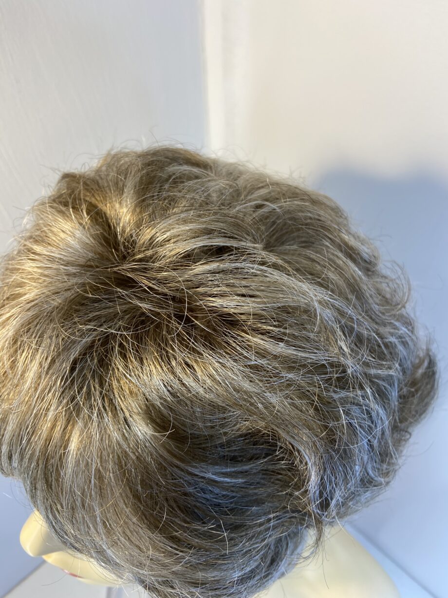 New blonde frosted pearl wig. Bblsc704