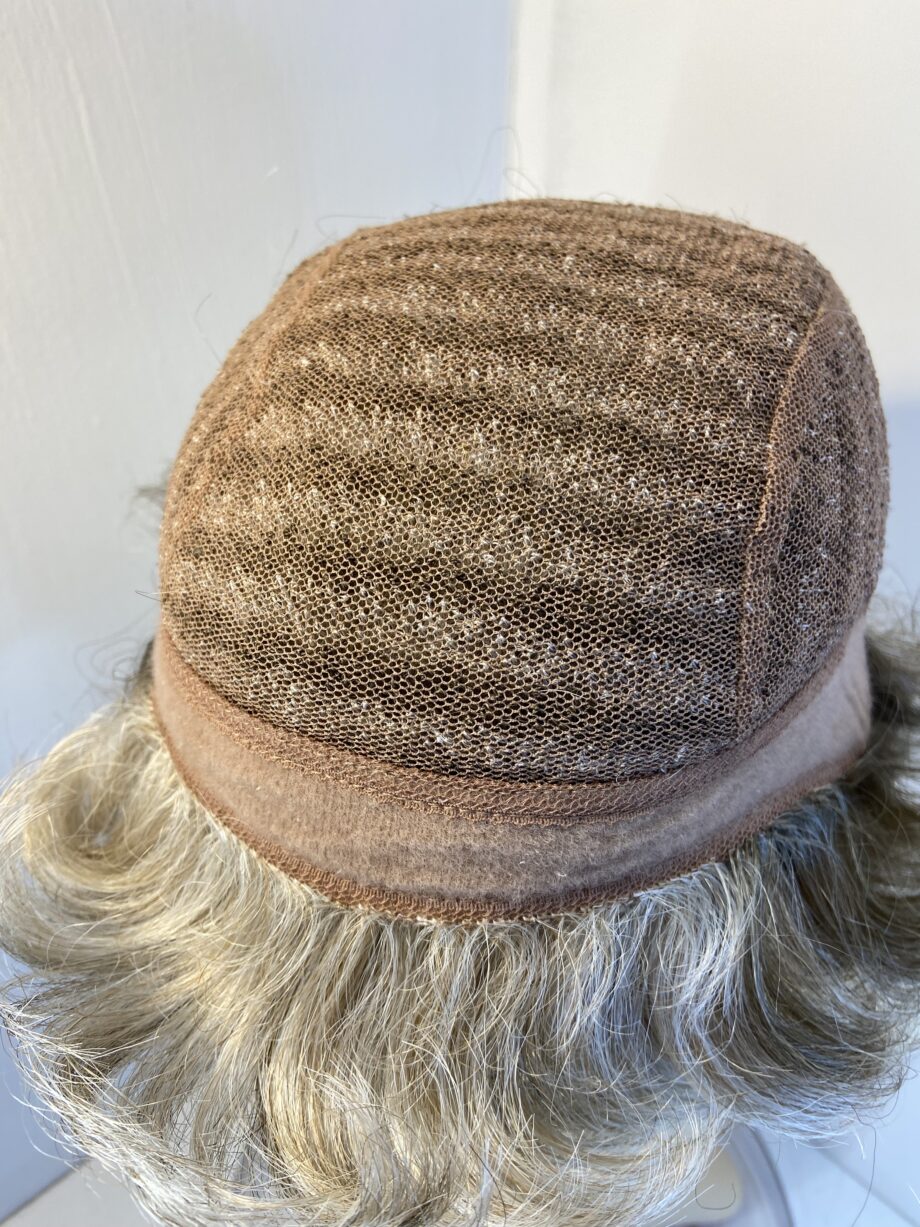 New blonde frosted pearl wig. Bblsc704