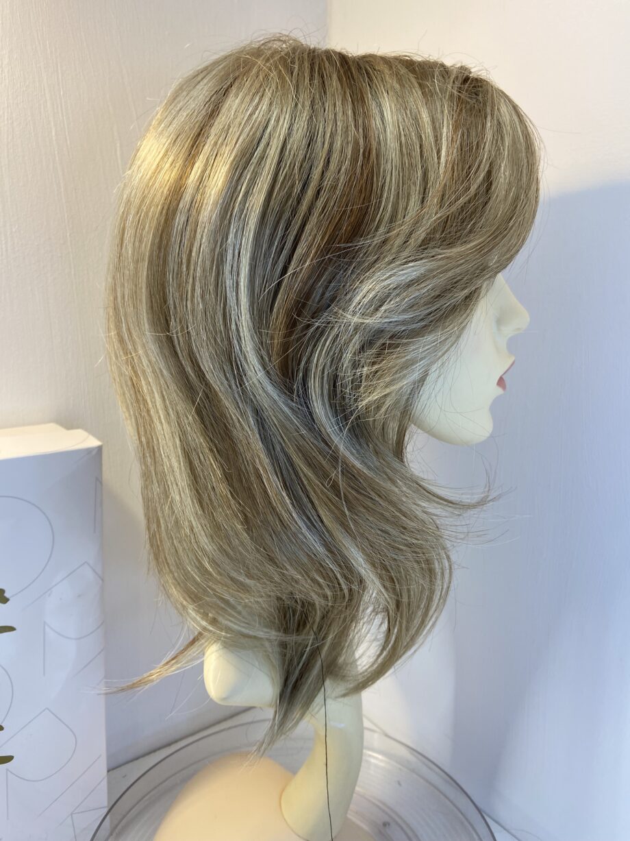New blonde rooted long wig. Bbllw705