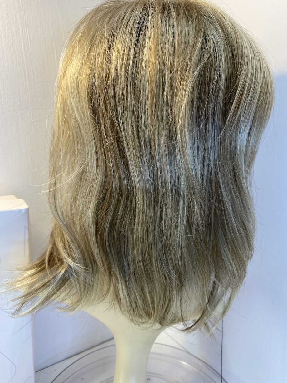 New blonde rooted long wig. Bbllw705