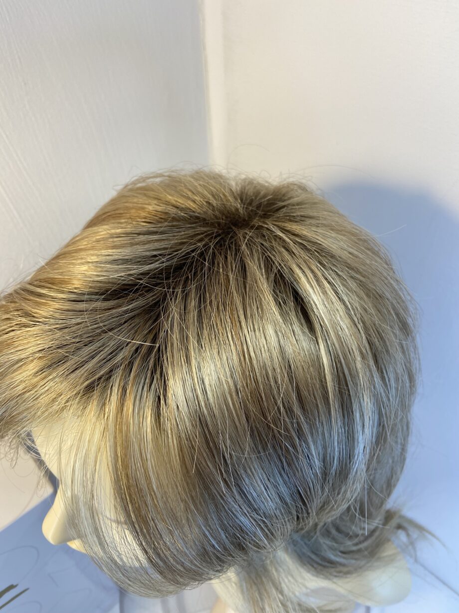 New blonde rooted long wig. Bbllw705