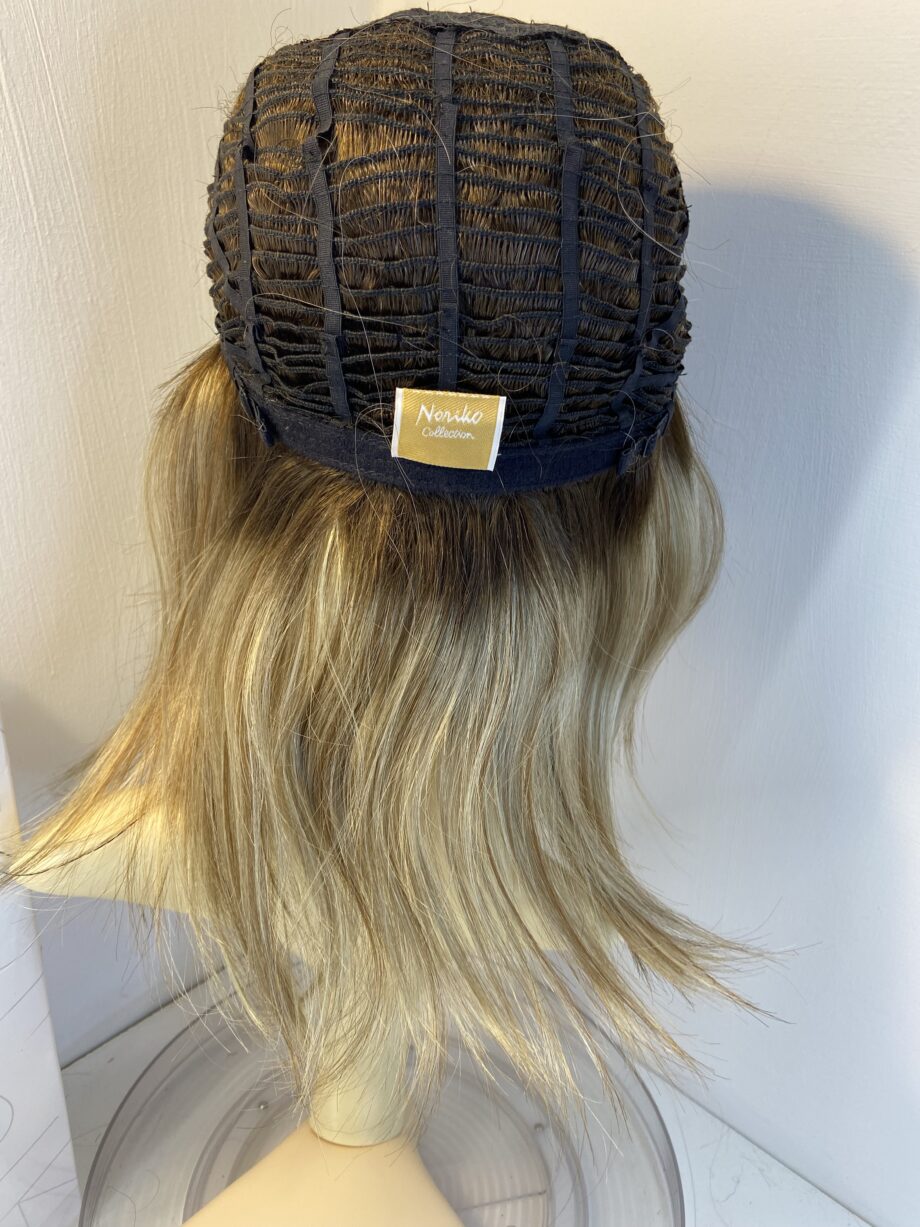 New blonde rooted long wig. Bbllw705