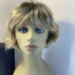 Stylish younge blonde wavy wig. Bblmw706