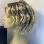 Stylish younge blonde wavy wig. Bblmw706