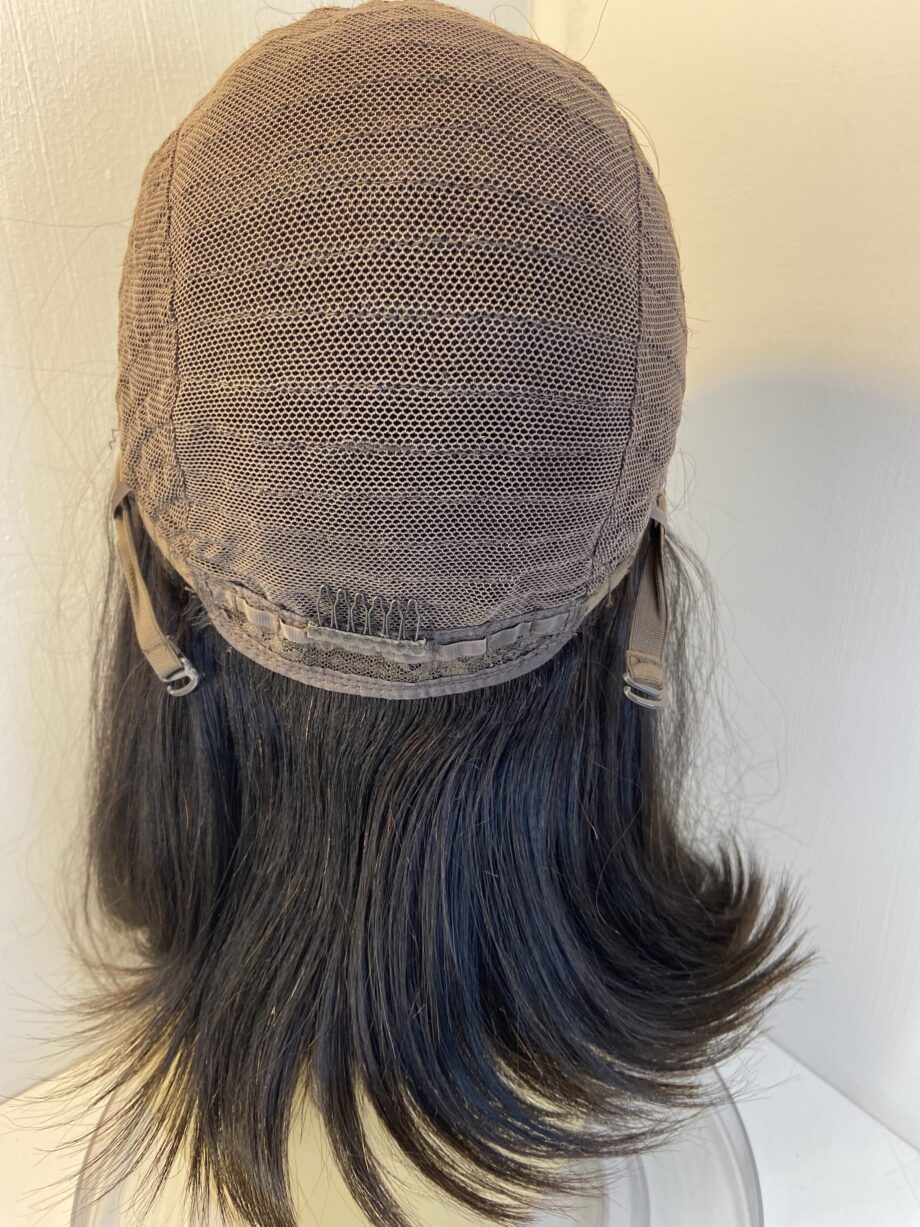 Long brown wig. Brls3390