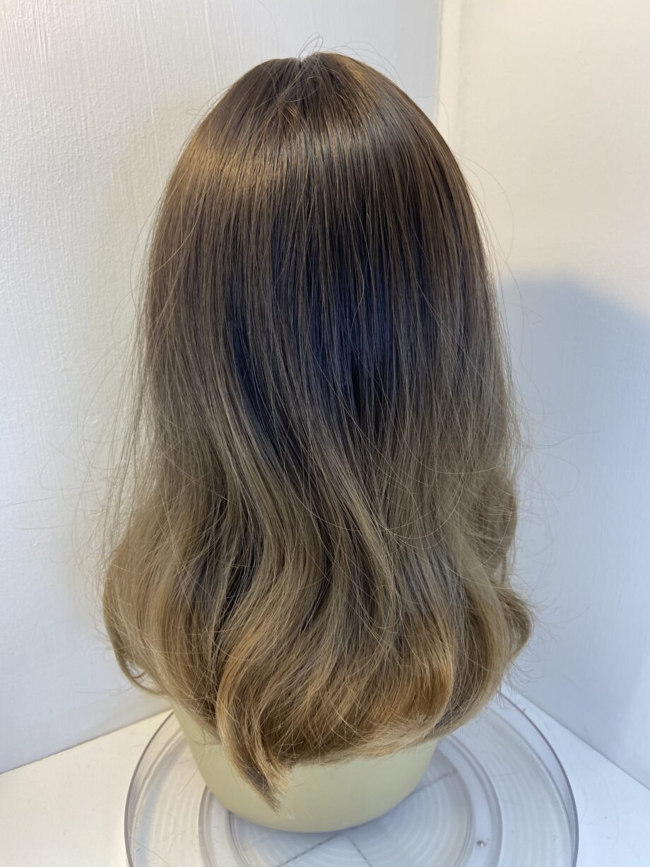 Stunning soft brown wavy wig. Brlw3392