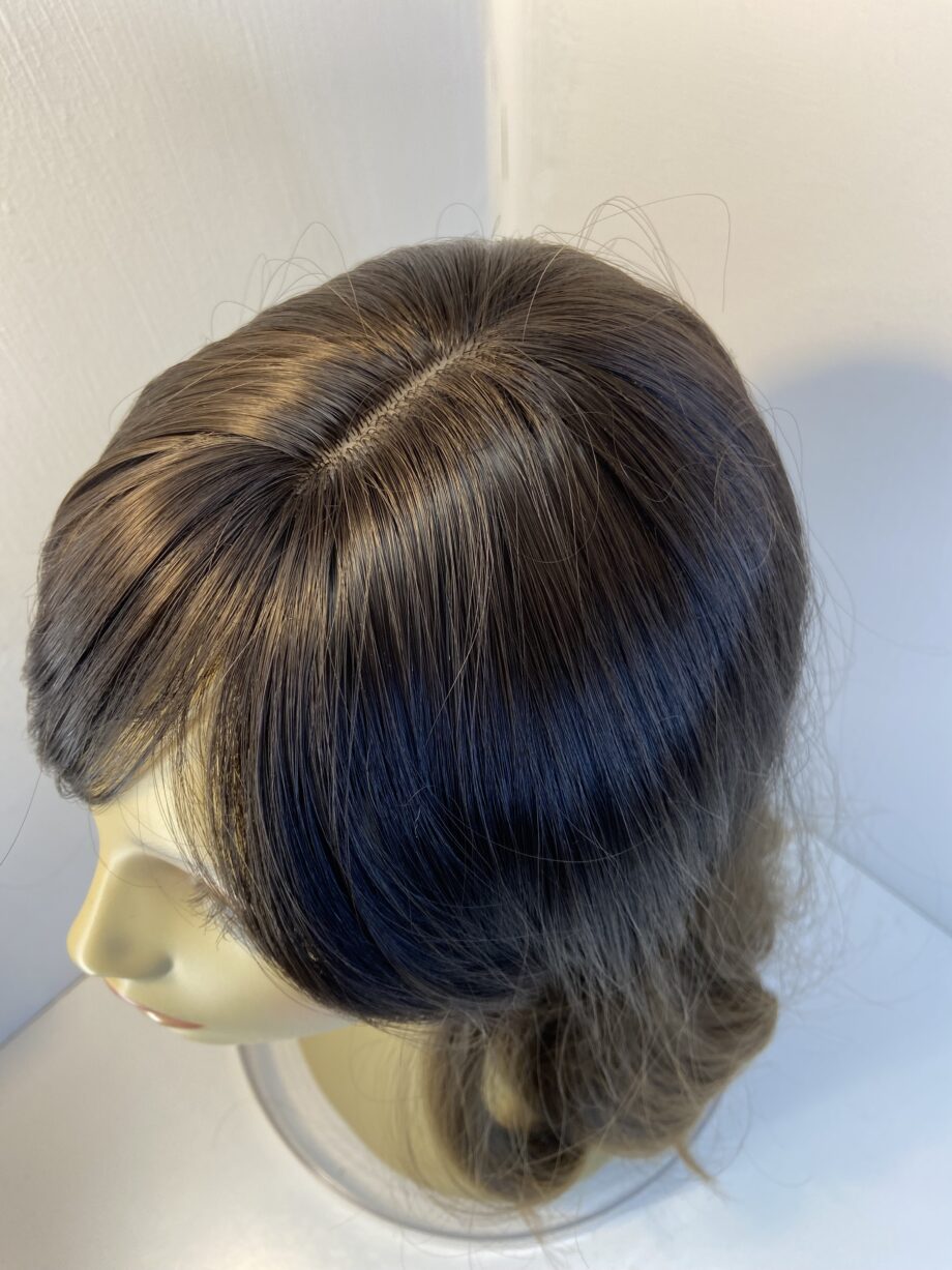 Stunning soft brown wavy wig. Brlw3392