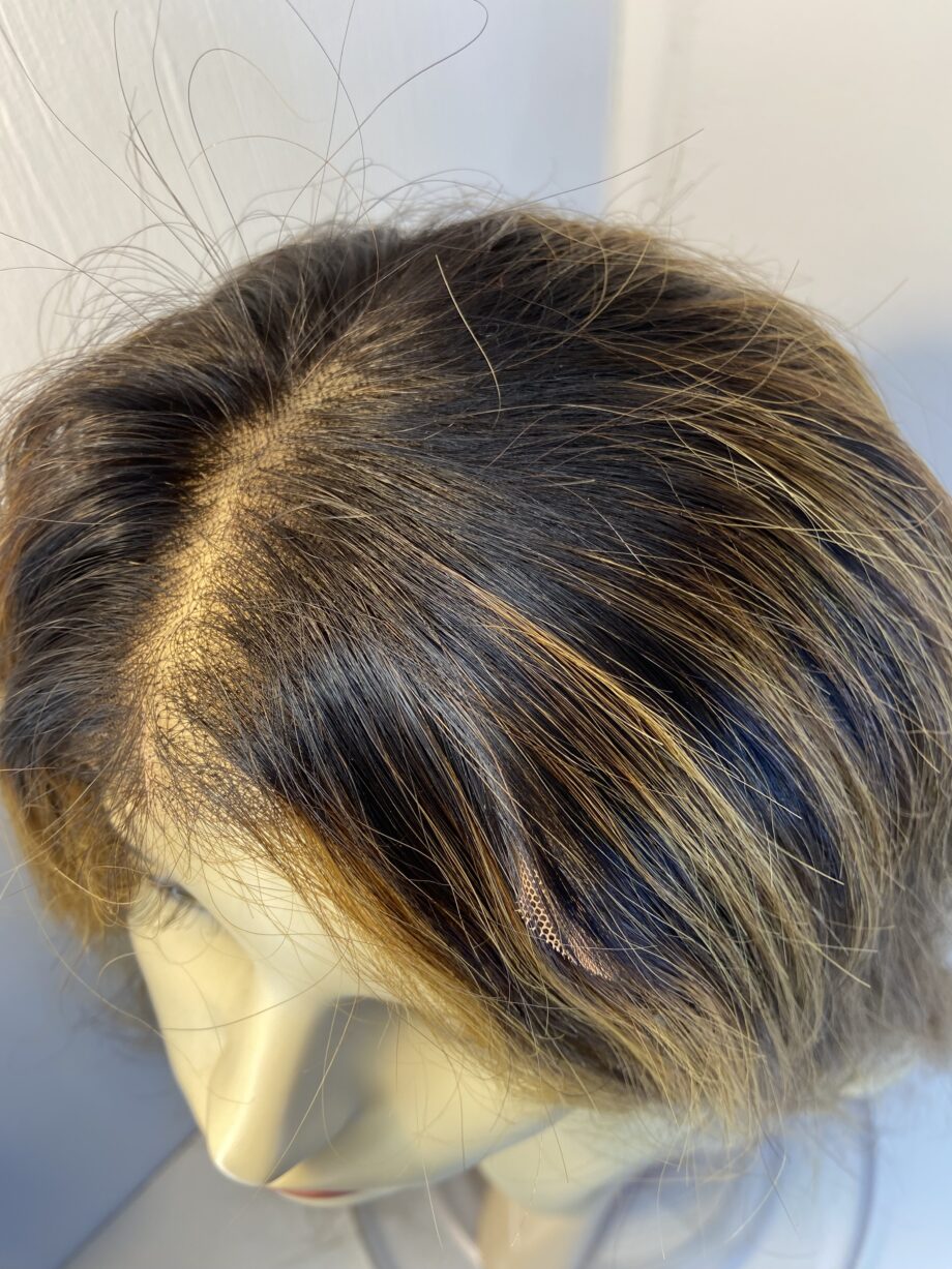 Long drown highlighted wig. Brls3393