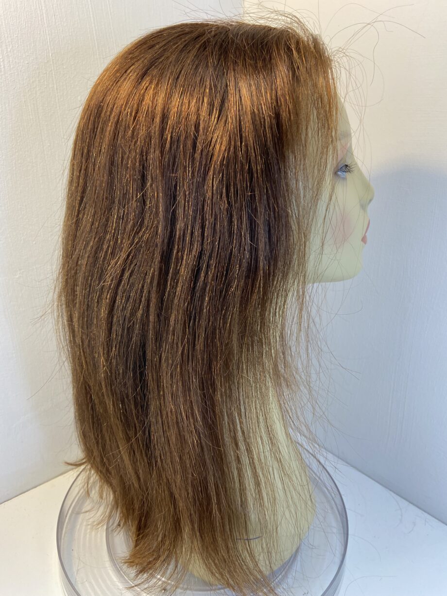 Reddish brown long wig. Rbrls3394