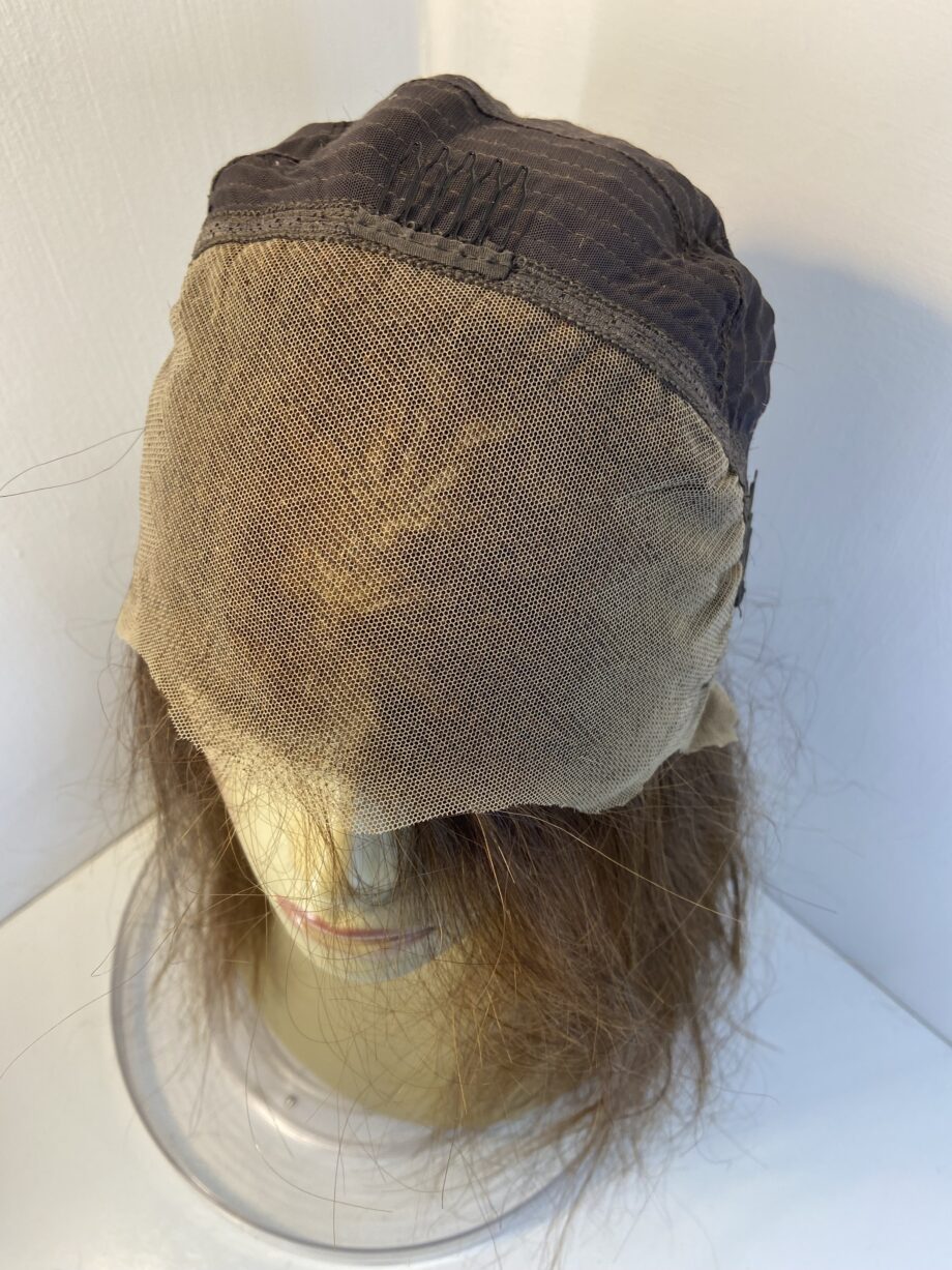 Reddish brown long wig. Rbrls3394