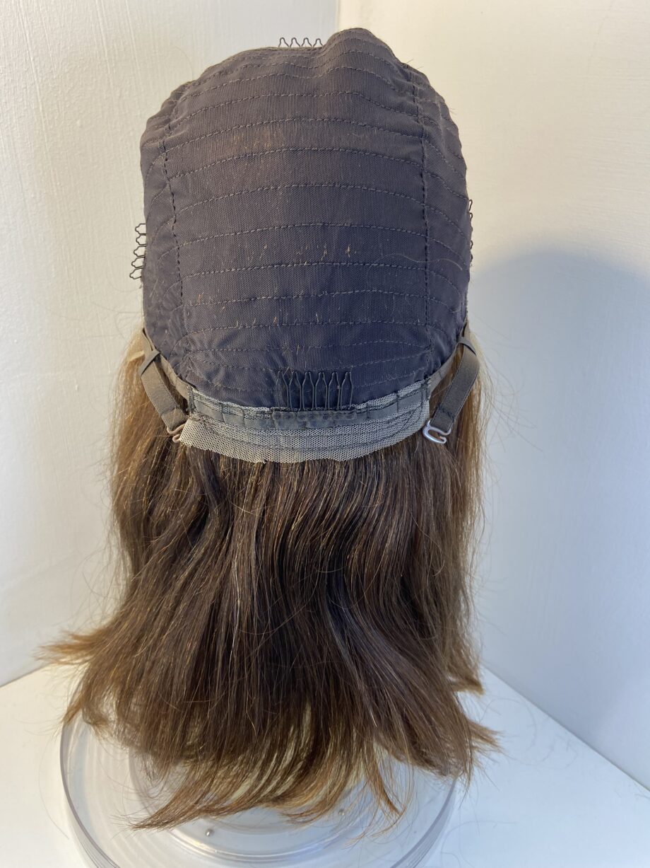 Reddish brown long wig. Rbrls3394