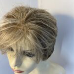 Blonde/light brown short wig. Brss5047