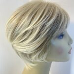 Blonde short wig. Blss796