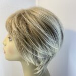 Blonde short wig. Blss796