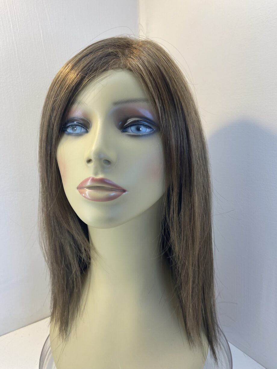 As new stunning brown Long wig. Dimples. Bbrls751