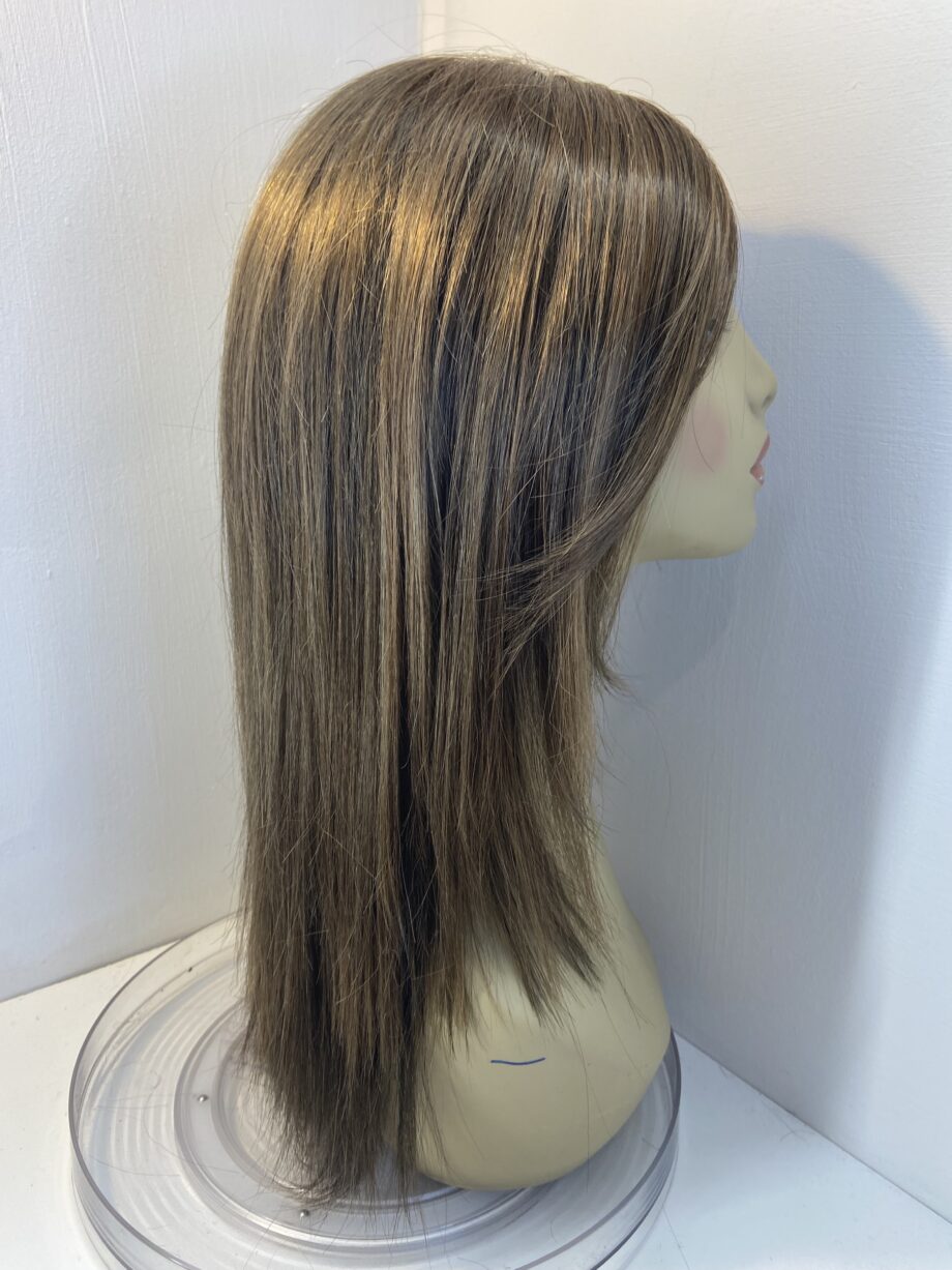As new stunning brown Long wig. Dimples. Bbrls751