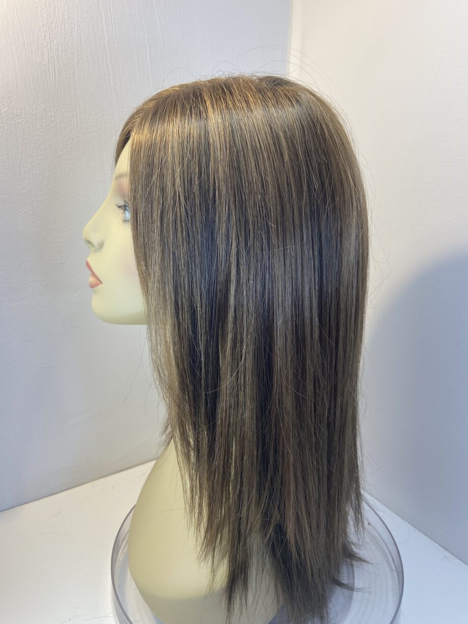As new stunning brown Long wig. Dimples. Bbrls751