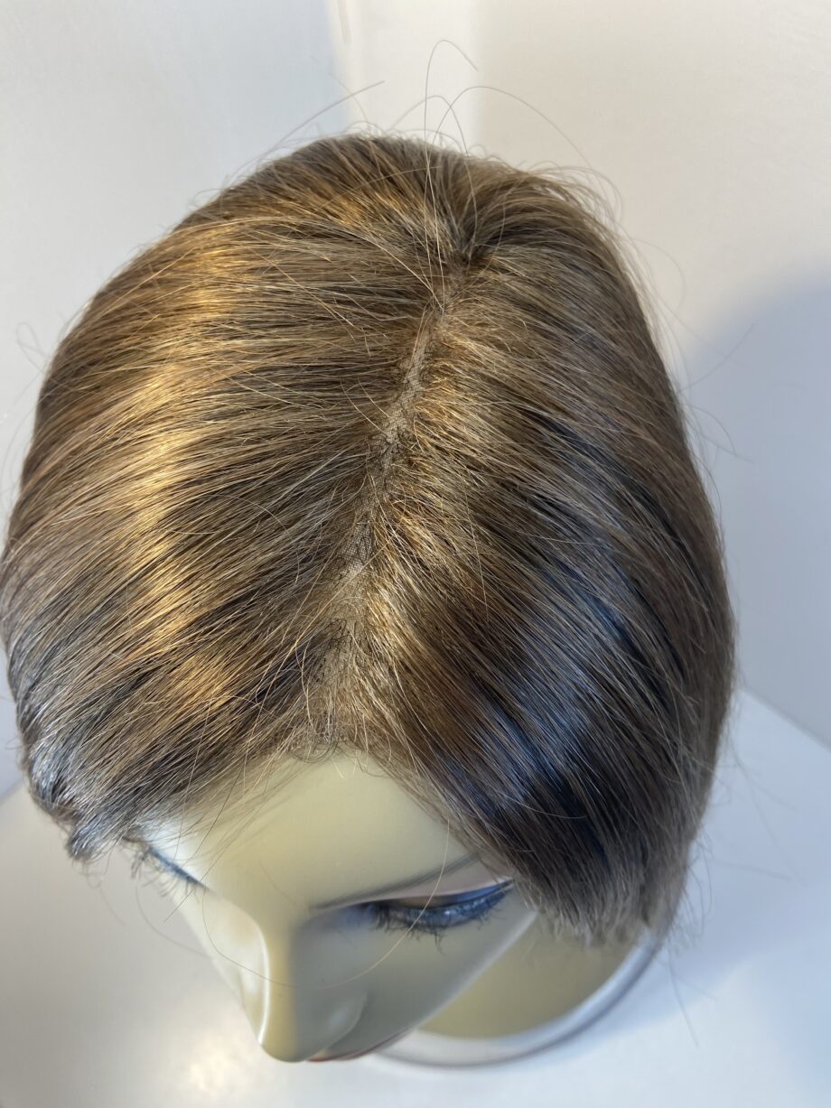 As new stunning brown Long wig. Dimples. Bbrls751
