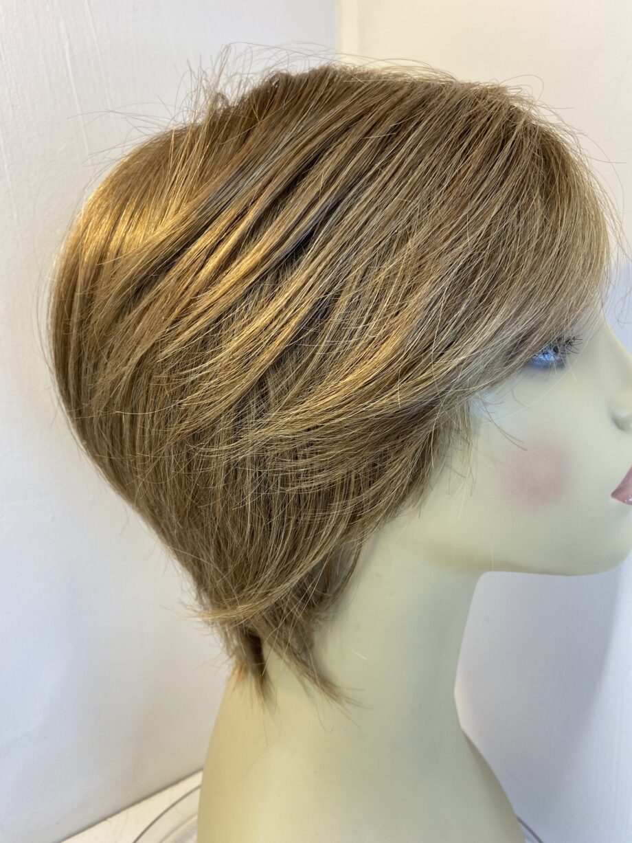 Gorgeous Silky soft light brown wig. Brms669