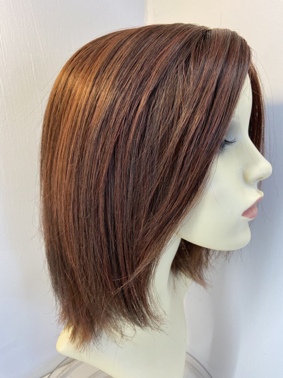 Long reddish brown wig. Brls149