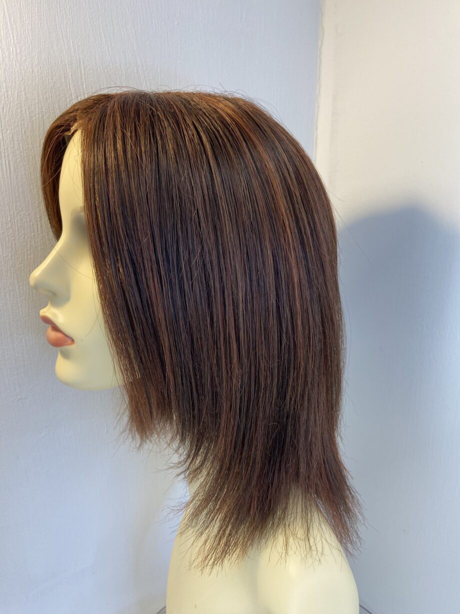 Long reddish brown wig. Brls149