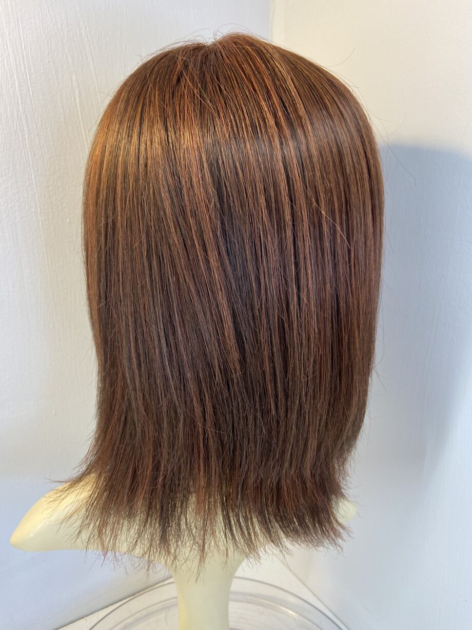 Long reddish brown wig. Brls149
