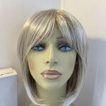 New light blonde feather wig. Bblms754