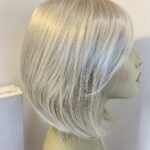 New light blonde feather wig. Bblms754