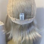 New light blonde feather wig. Bblms754