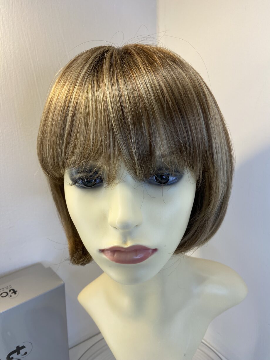 Stunning designer honey highlighted wig. Bblms768