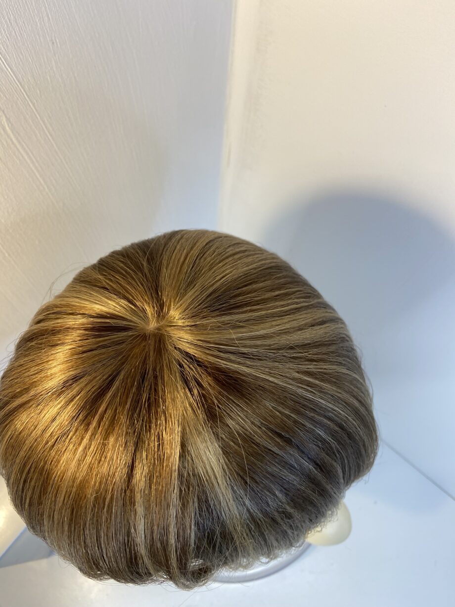 Stunning designer honey highlighted wig. Bblms768